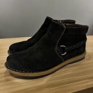 Women's Size 7 Born Toya Black Distressed‎ Suede Leather Zip-Up Ankle Boots